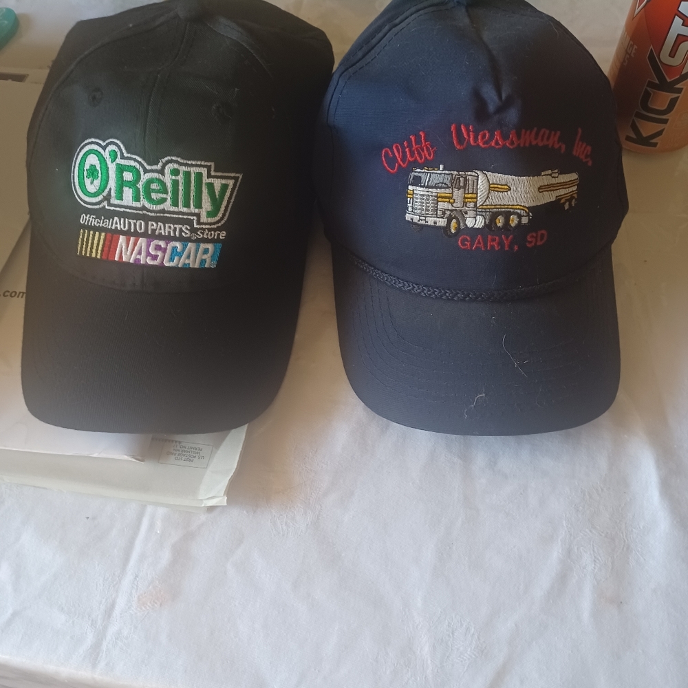 Caps